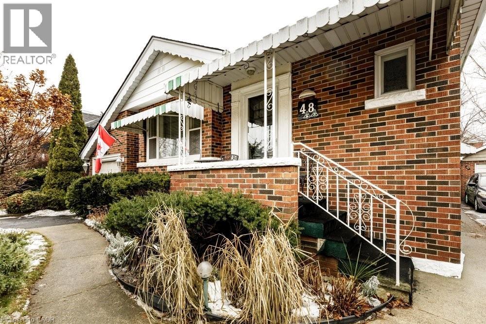 48 CROSTHWAITE Avenue S