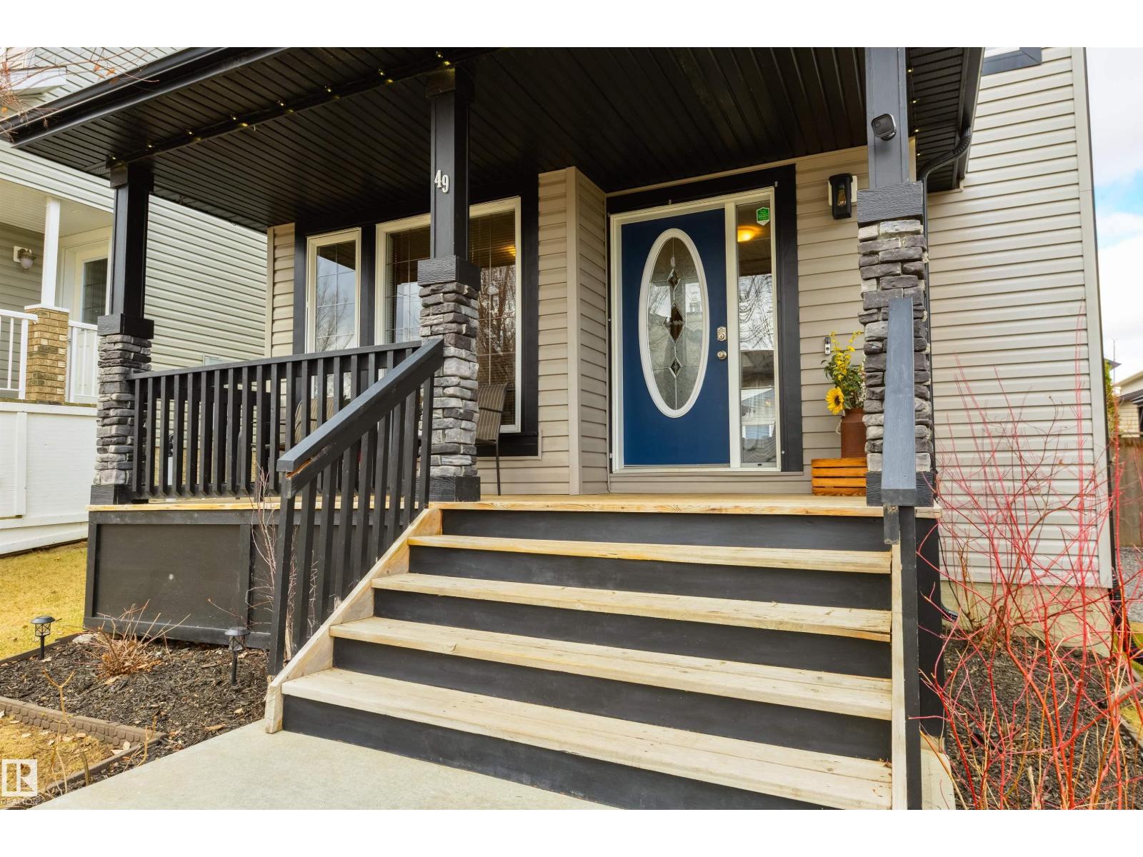 49 SPRUCE VILLAGE DR E