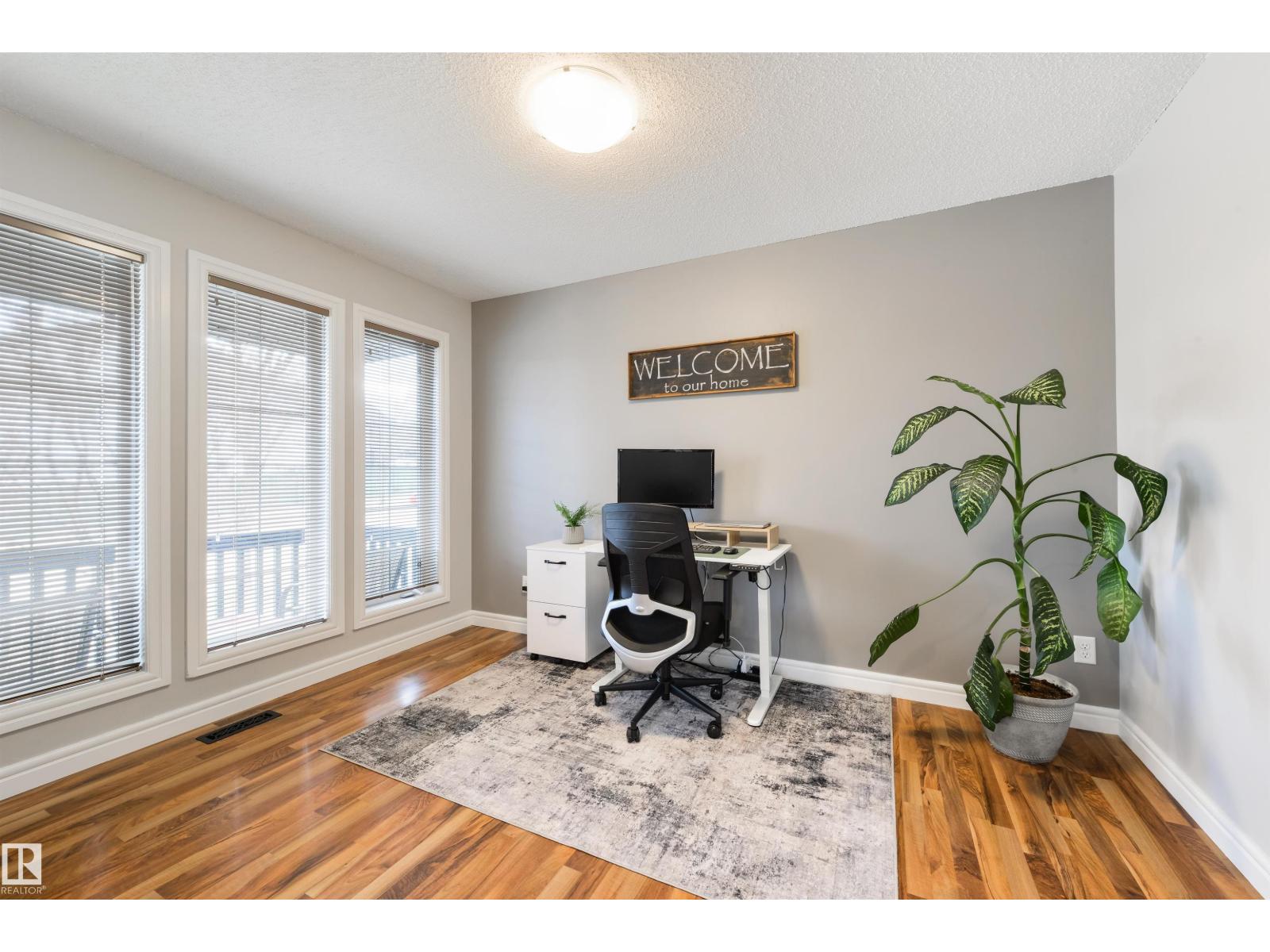 49 SPRUCE VILLAGE DR E