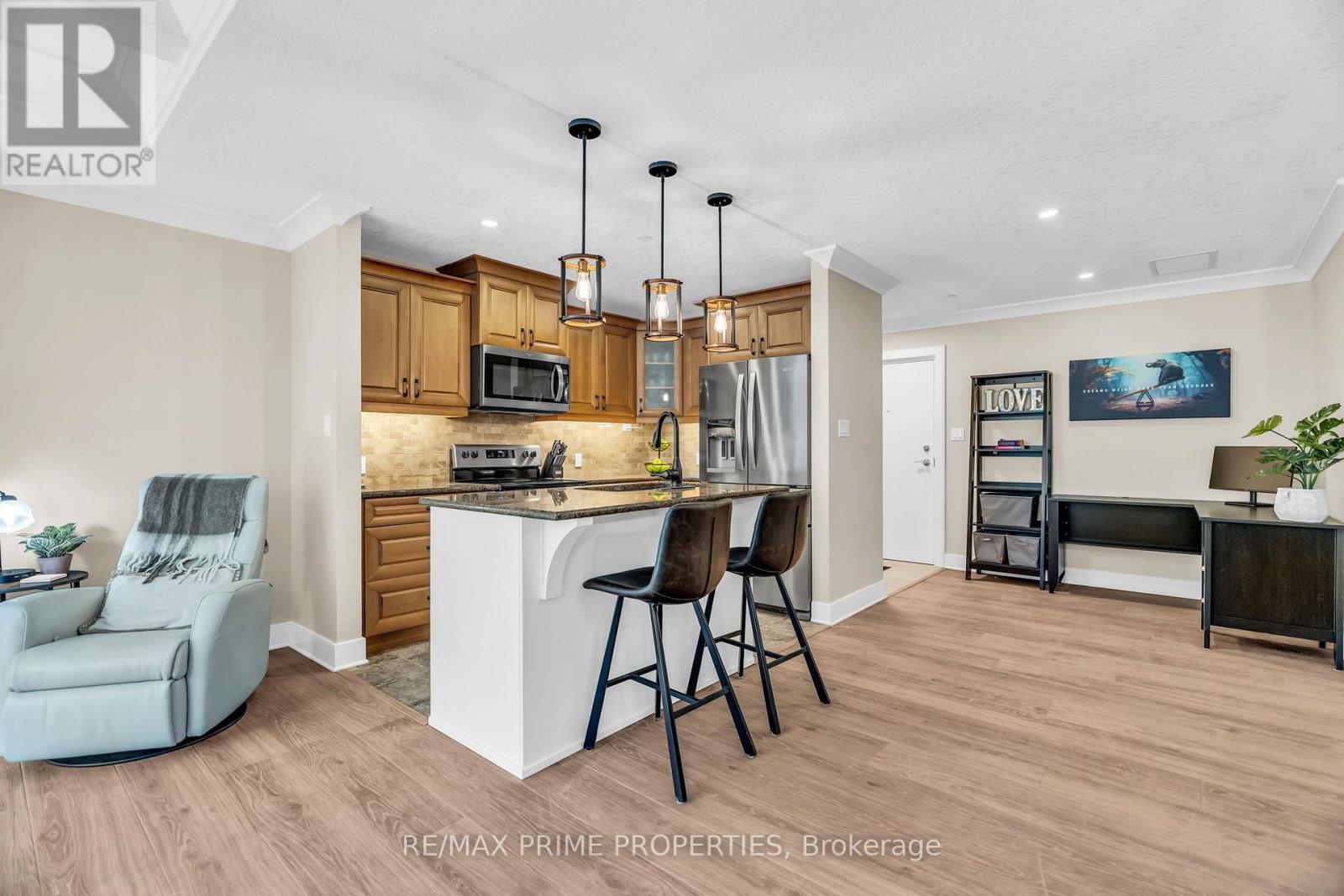 110 - 320 SUGARCREEK TRAIL S