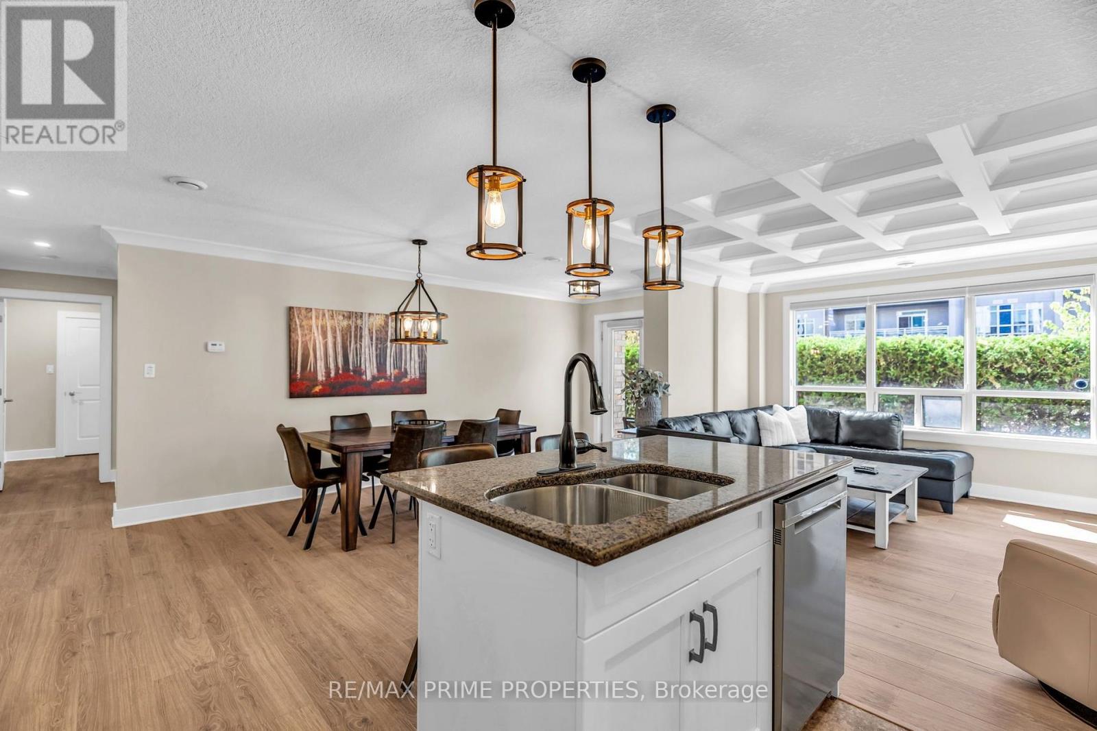 110 - 320 SUGARCREEK TRAIL S