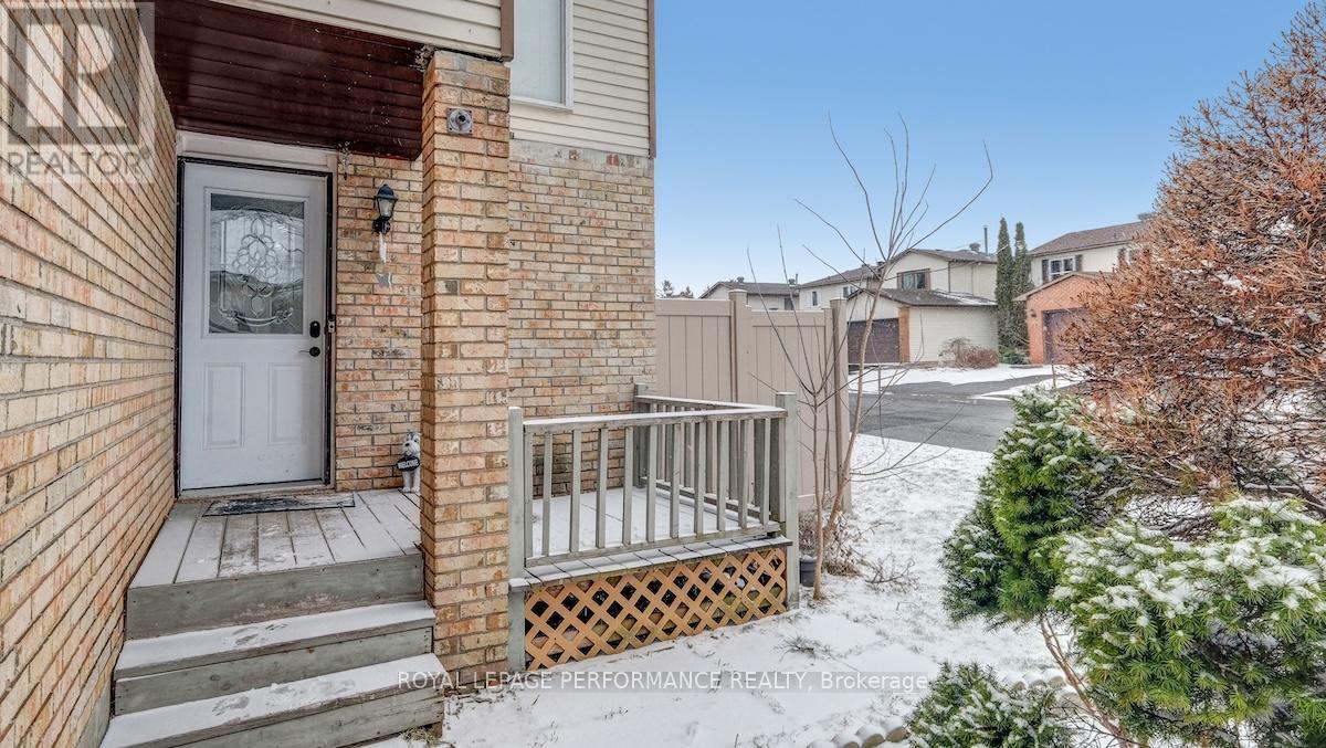 32 BRANDO CRESCENT