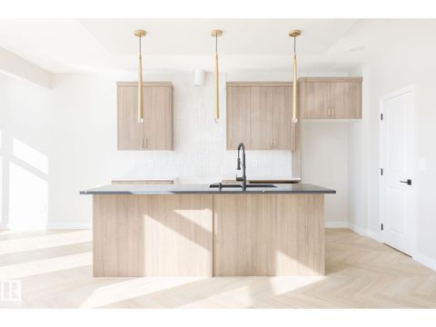 4140 208 ST NW Edmonton AB T6M3E4