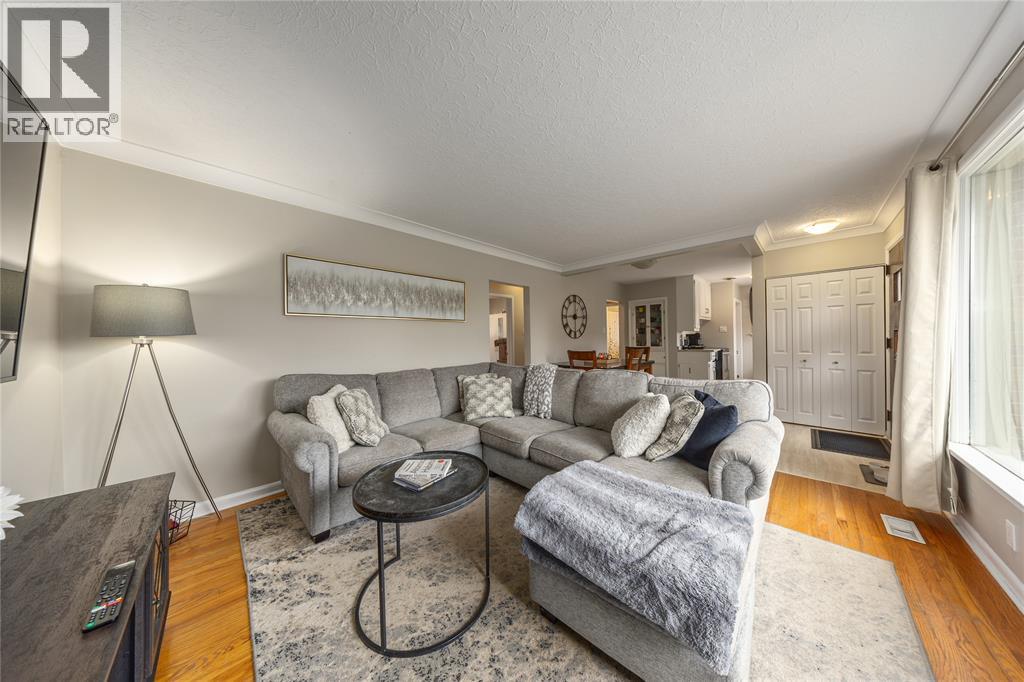 1035 WELLINGTON STREET