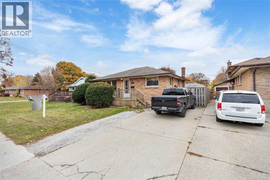 1035 WELLINGTON STREET