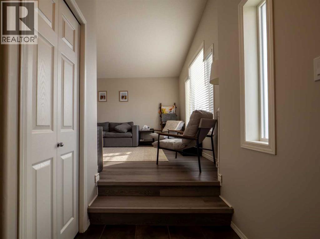 263 Mt Sunburst Way W