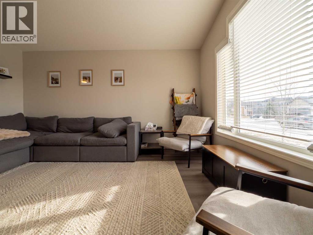 263 Mt Sunburst Way W