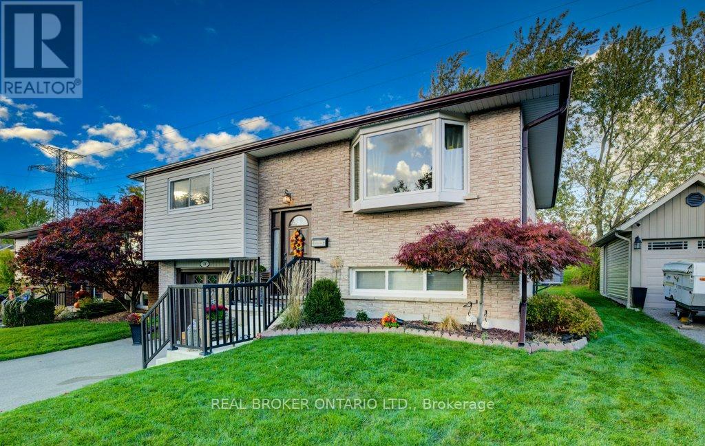 34 WILLOW GREEN COURT