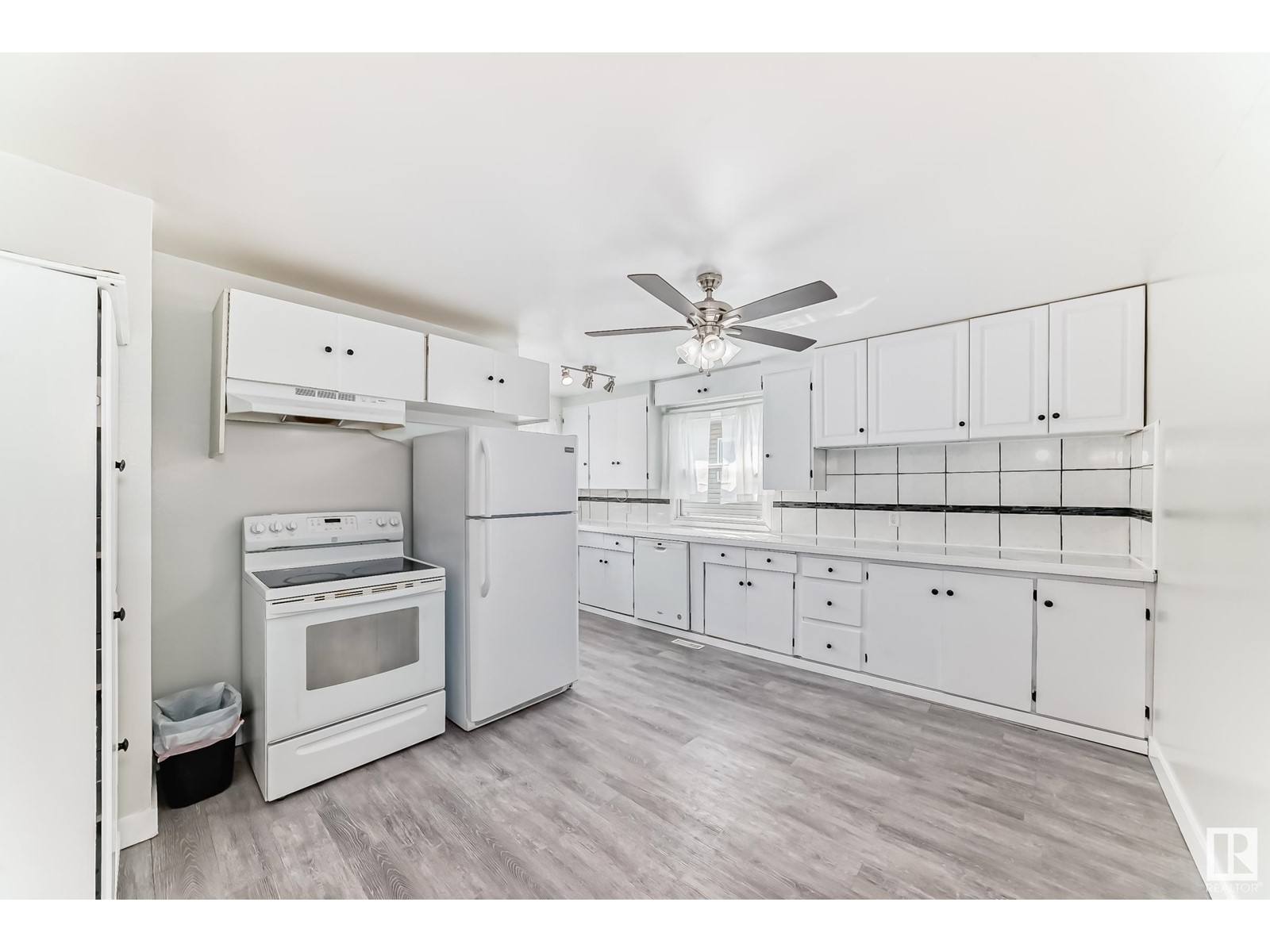 11825 42 ST NW