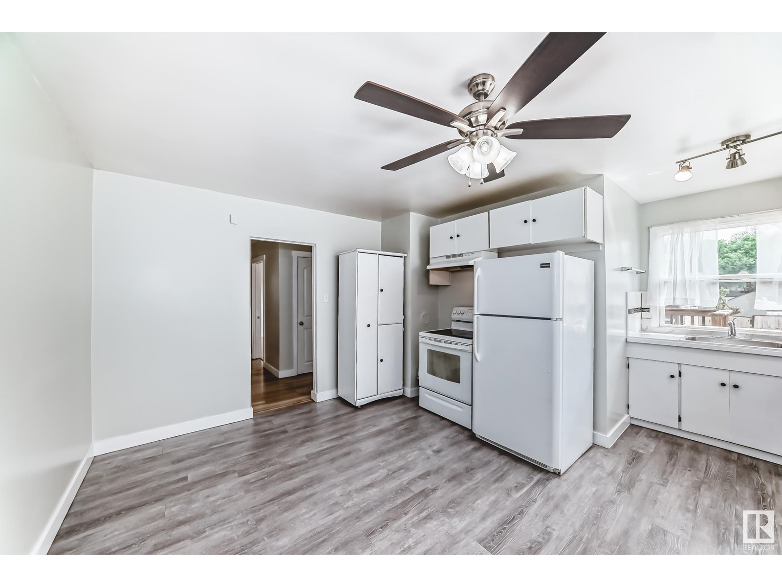 11825 42 ST NW