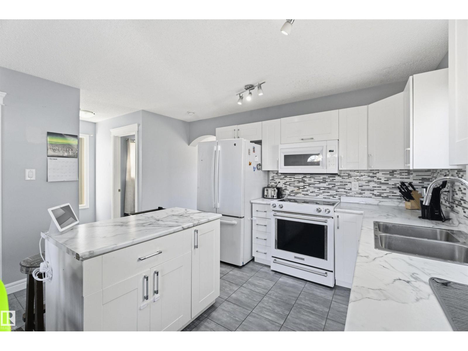 3908 161 AV NW NW