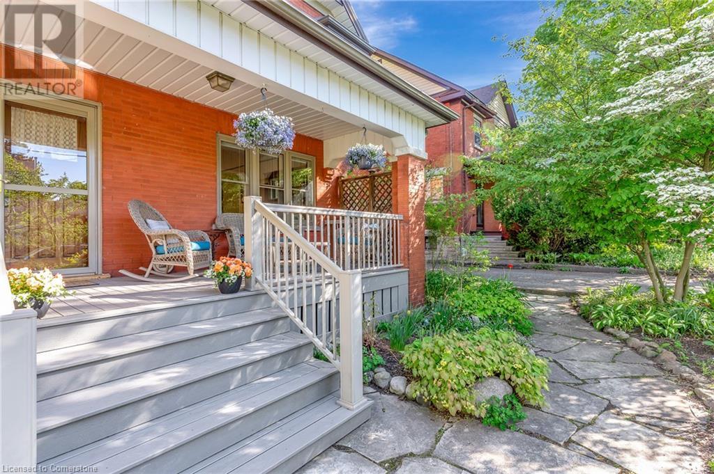 107 ALLEN Street W