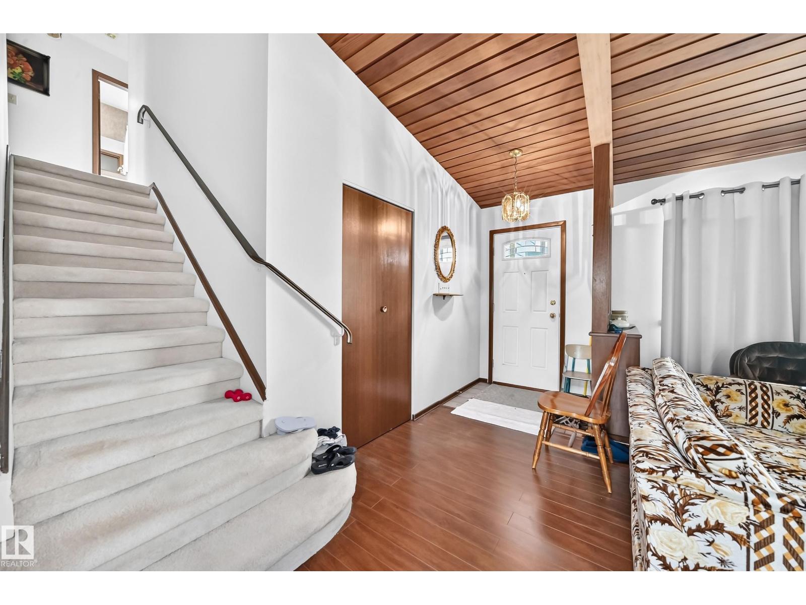 13804 87 ST NW