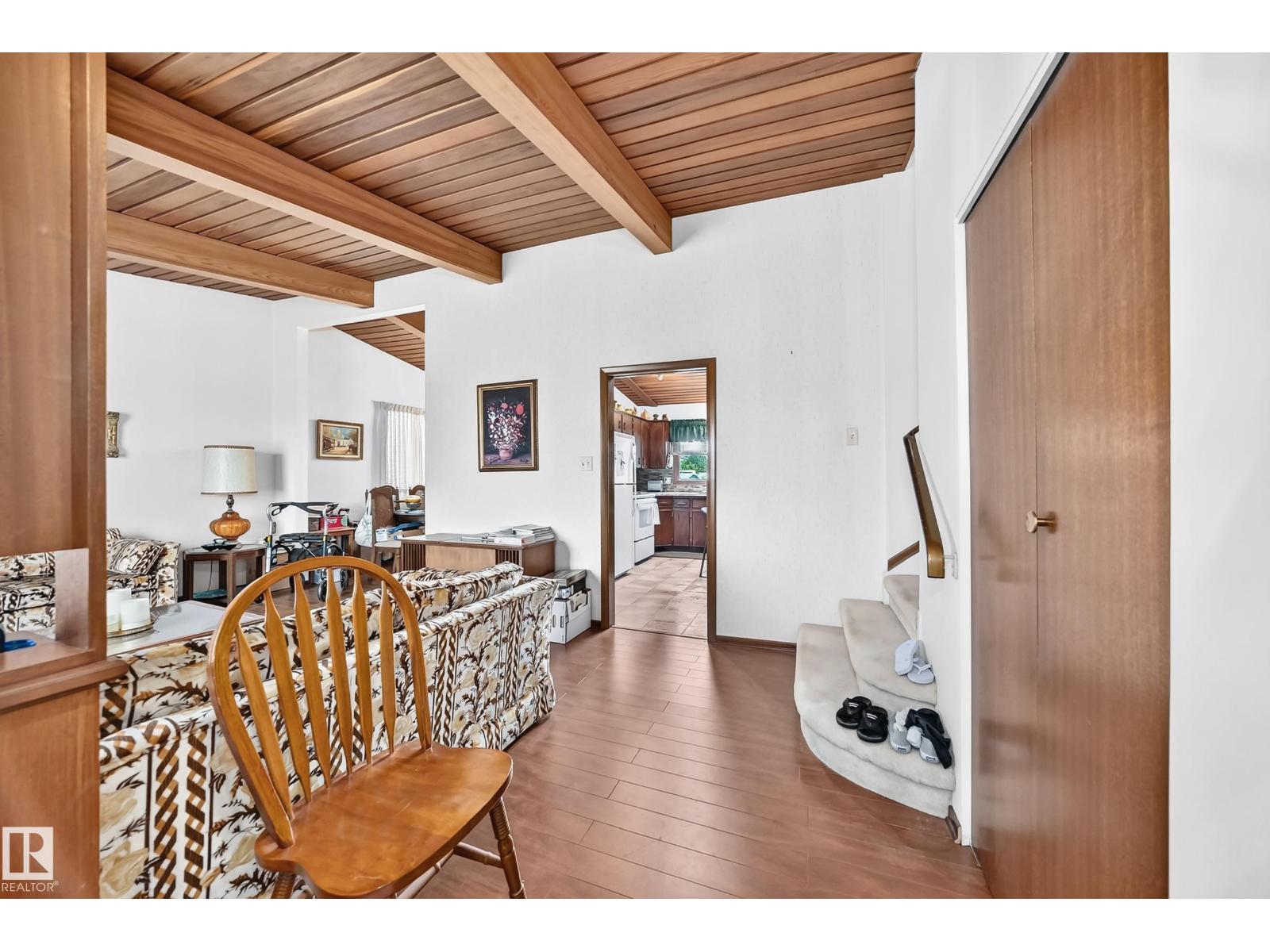 13804 87 ST NW
