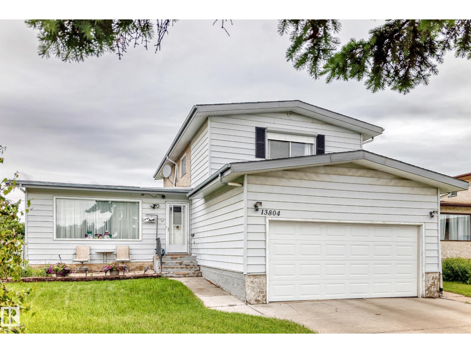 13804 87 ST NW