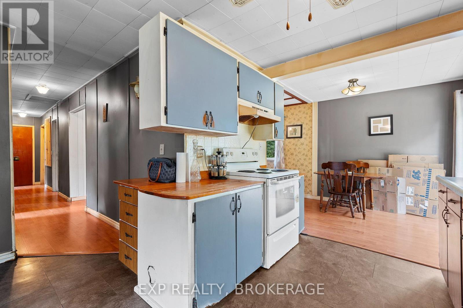 4 DENISON DRIVE