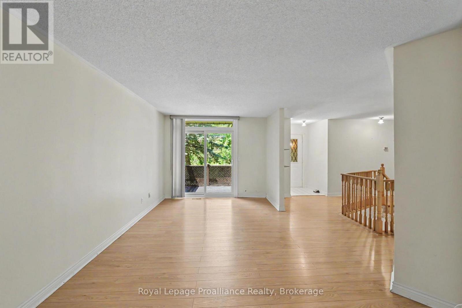 201 - 245 ELGIN STREET W