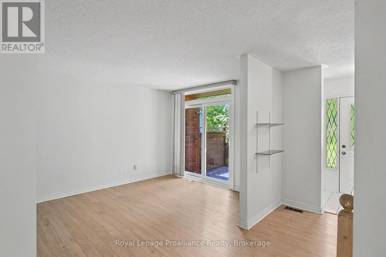 201 - 245 ELGIN STREET W