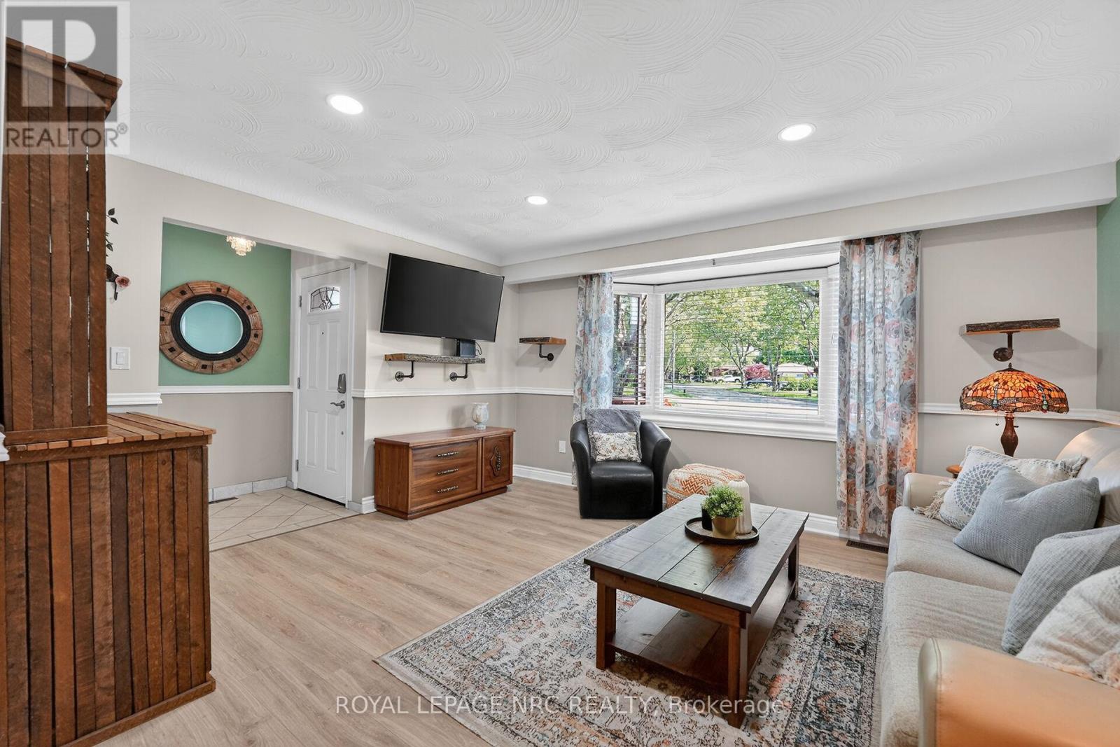 4451 MEADOWVALE DRIVE