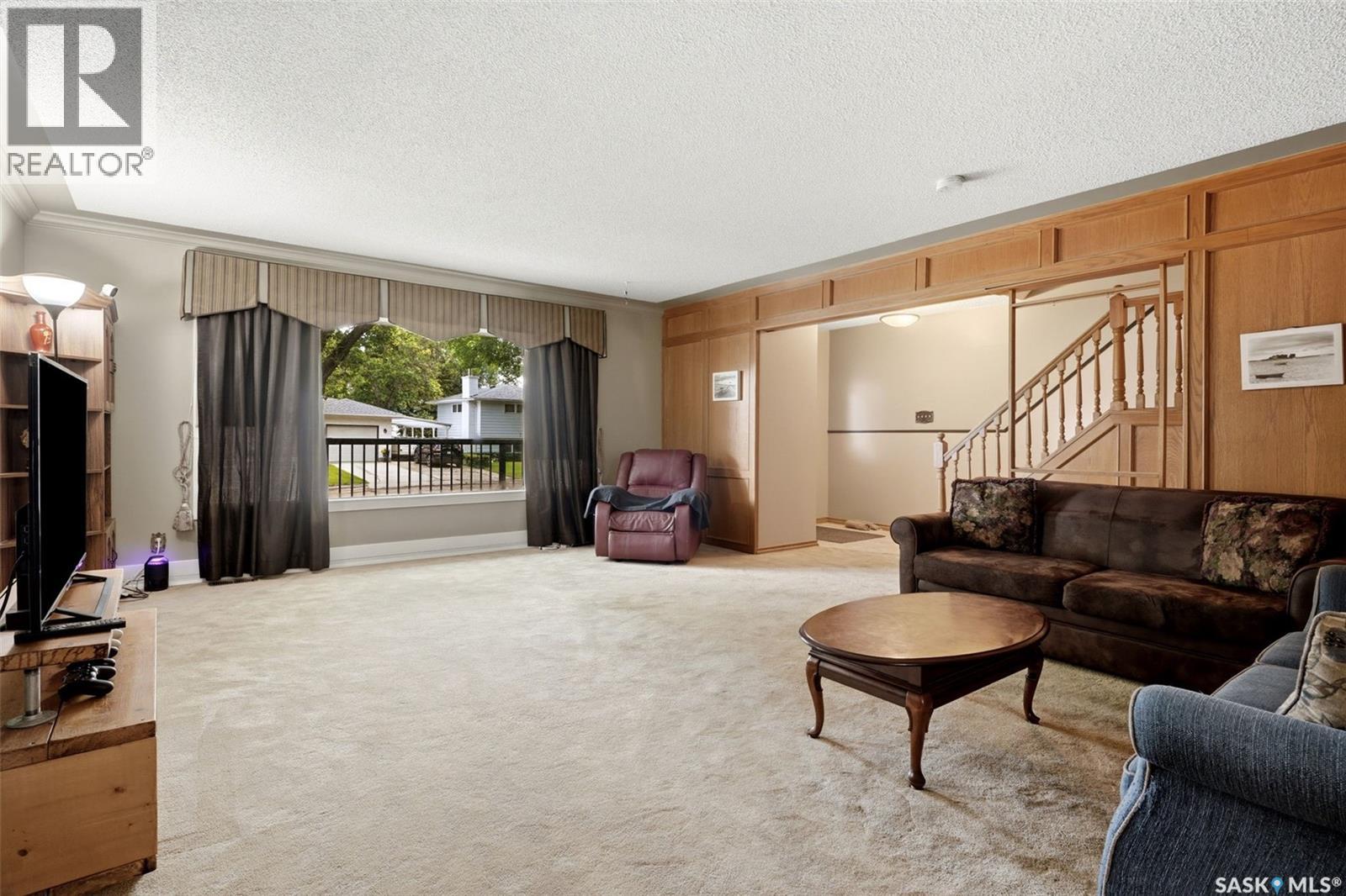 24 Davidson CRESCENT