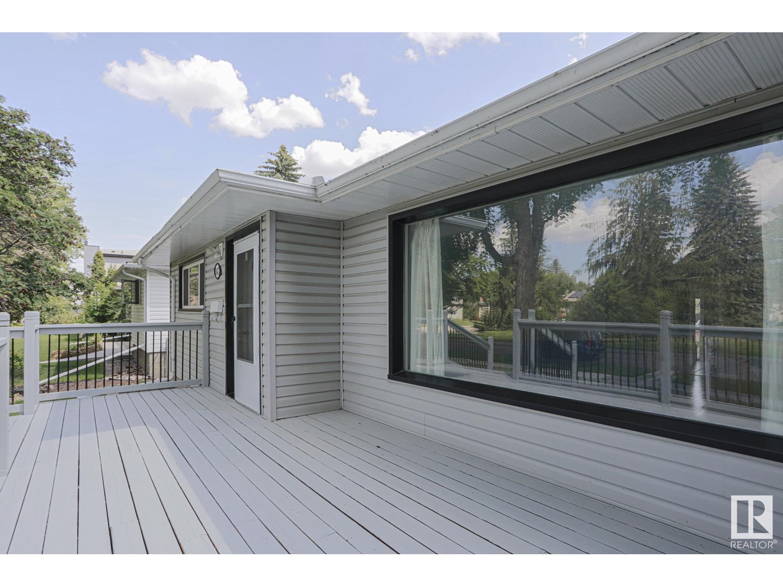 10427 68 AV NW NW