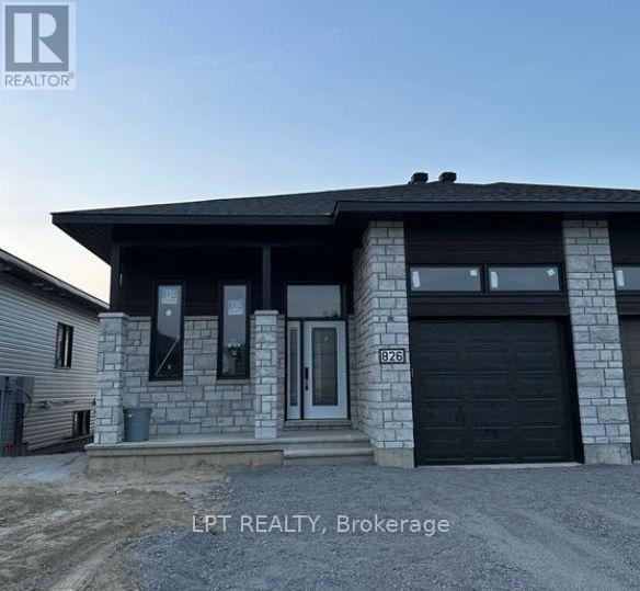 Photo 1 of 14 — 826 NAMUR STREET, Russell, ON K0A2M0