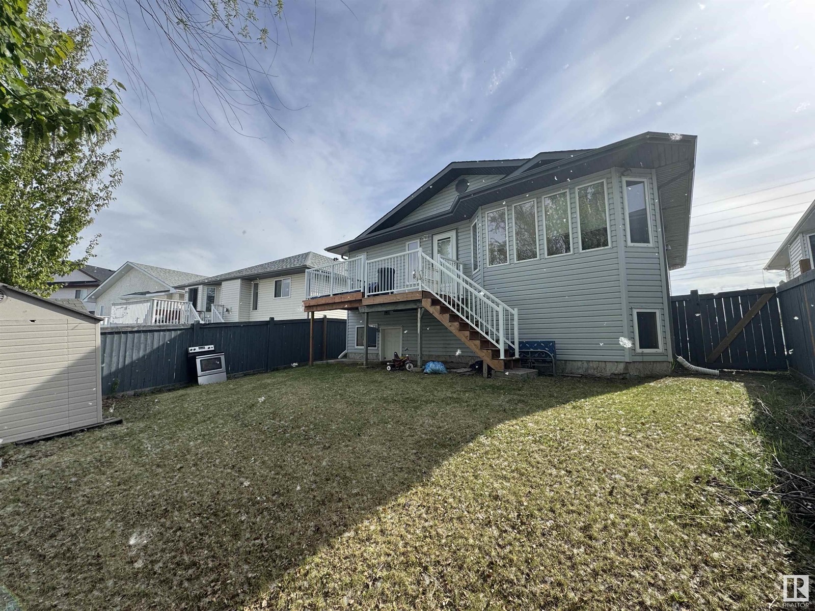 3744 28 ST NW