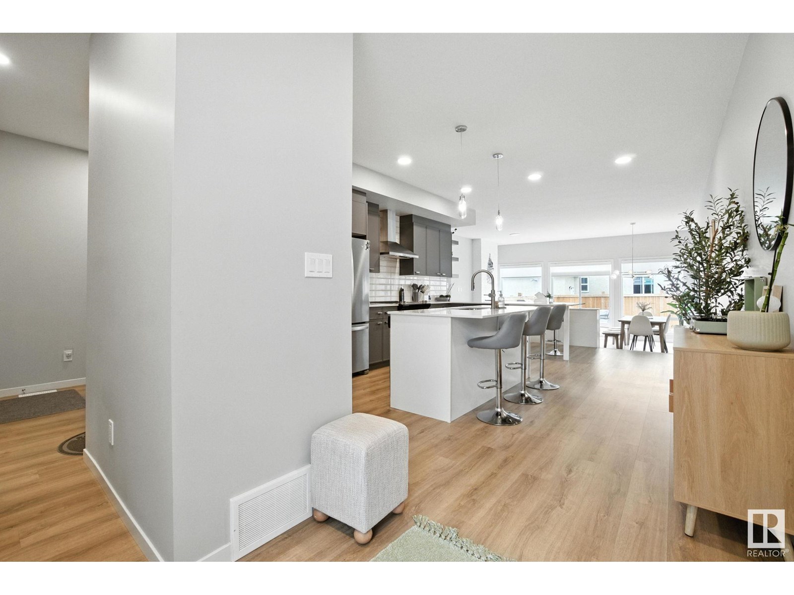17367 100 ST NW