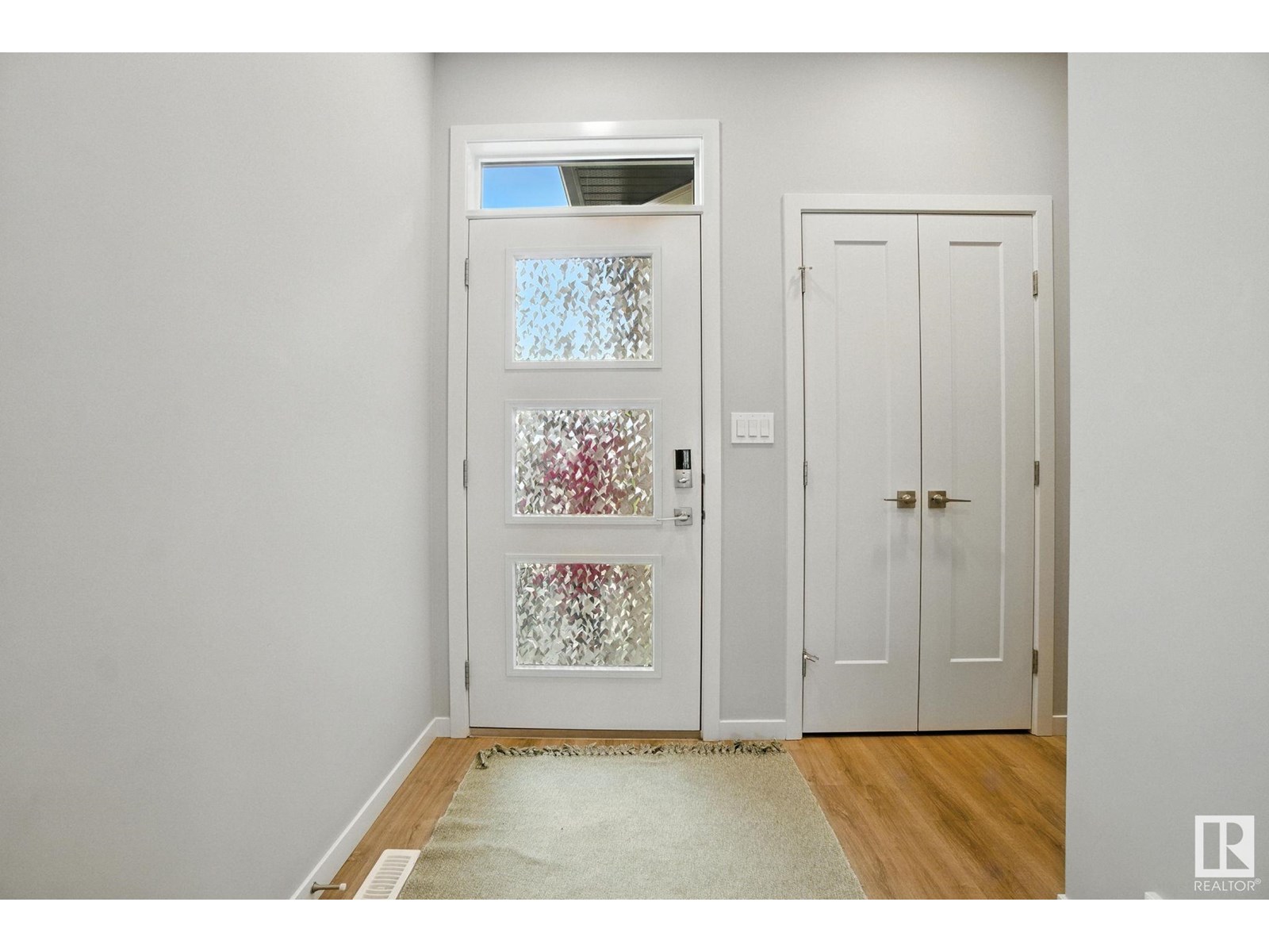 17367 100 ST NW