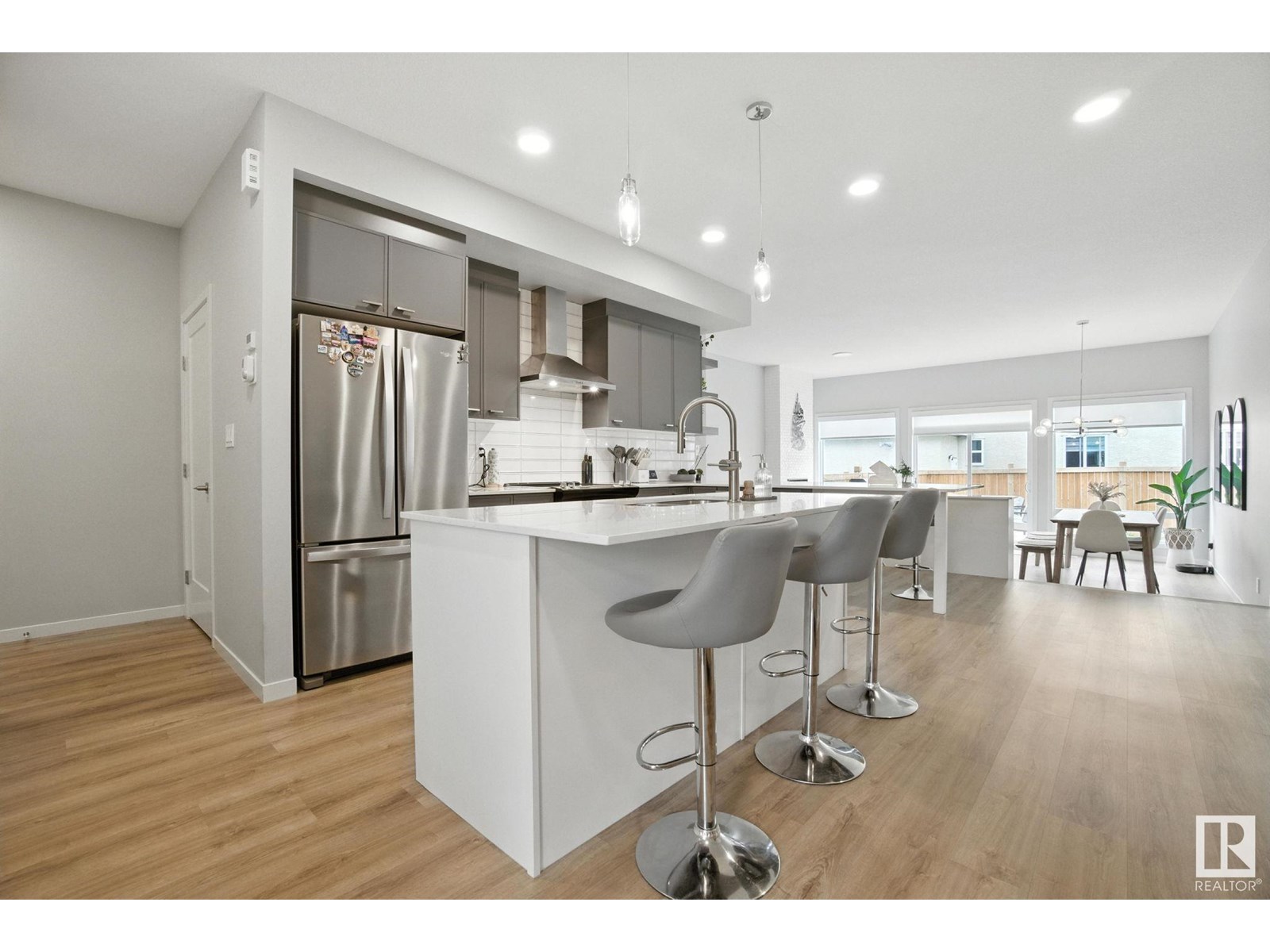 17367 100 ST NW