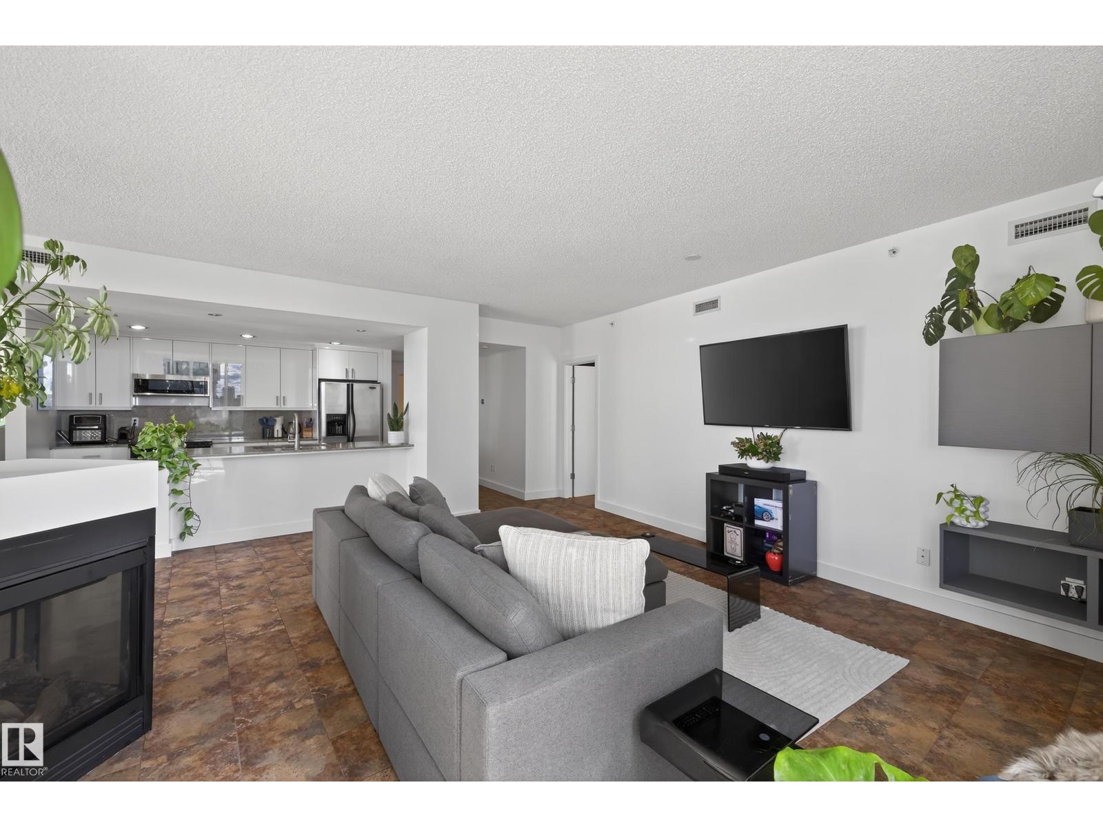 #701 10028 119 ST NW