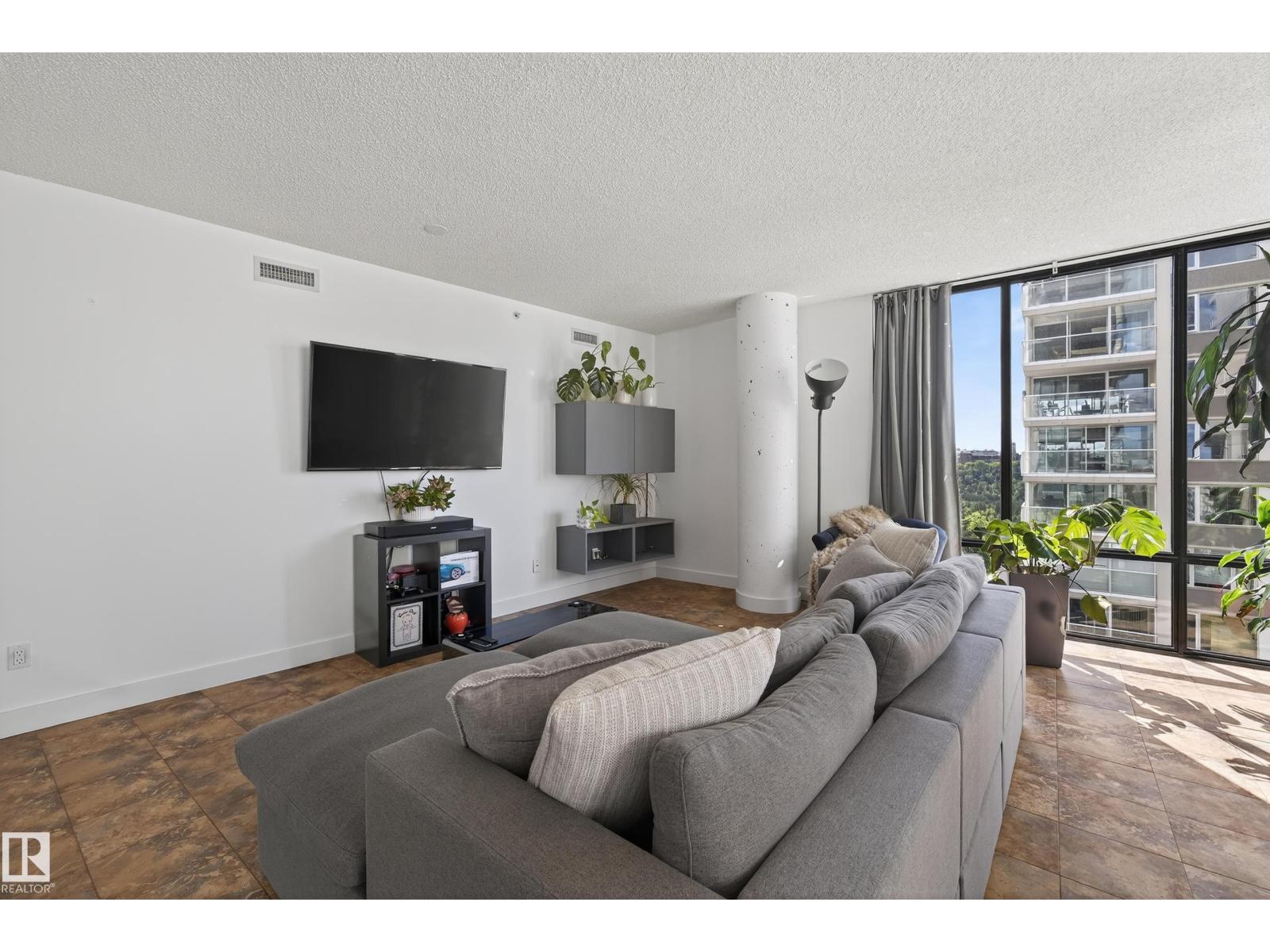 #701 10028 119 ST NW