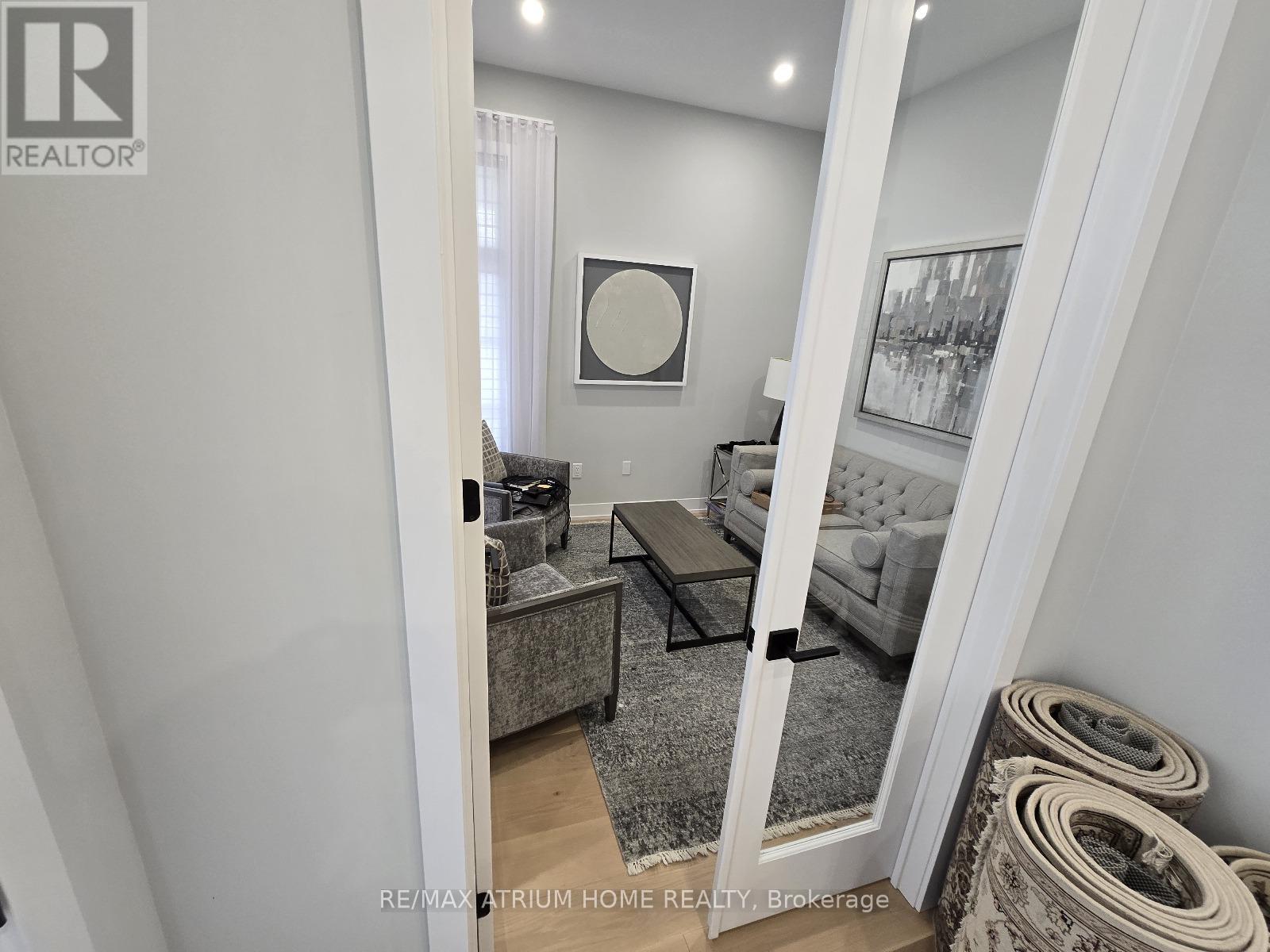 5 NORBURY CRESCENT