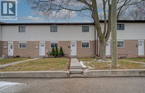 379 DARLING Street Unit# 17 Brantford ON N3S7G4