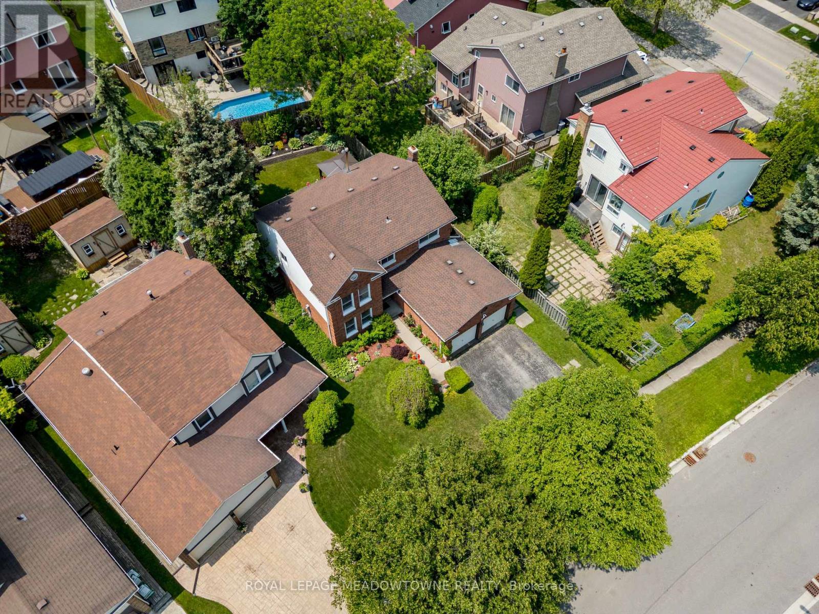 7 DEERWOOD CRESCENT
