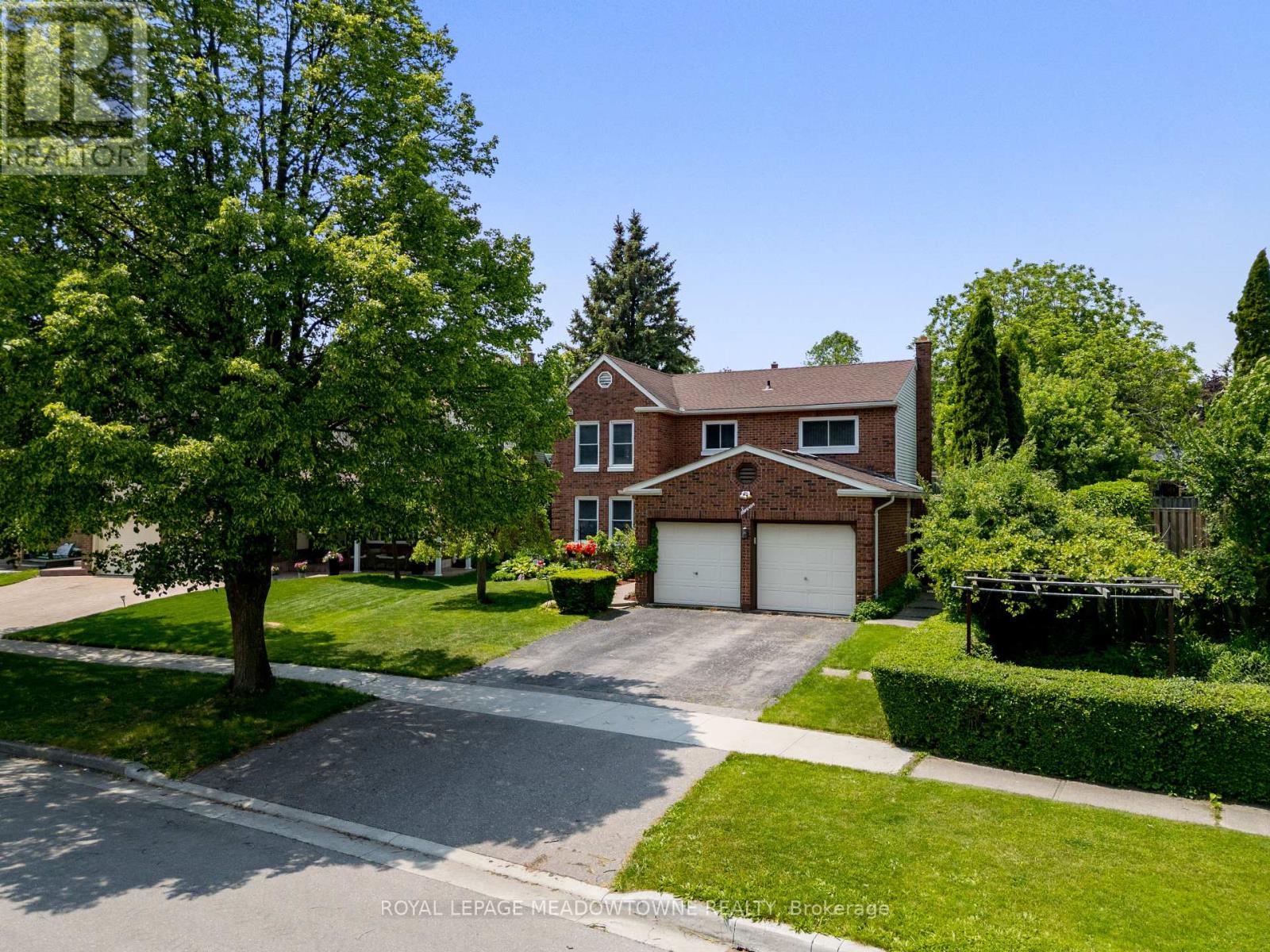 7 DEERWOOD CRESCENT