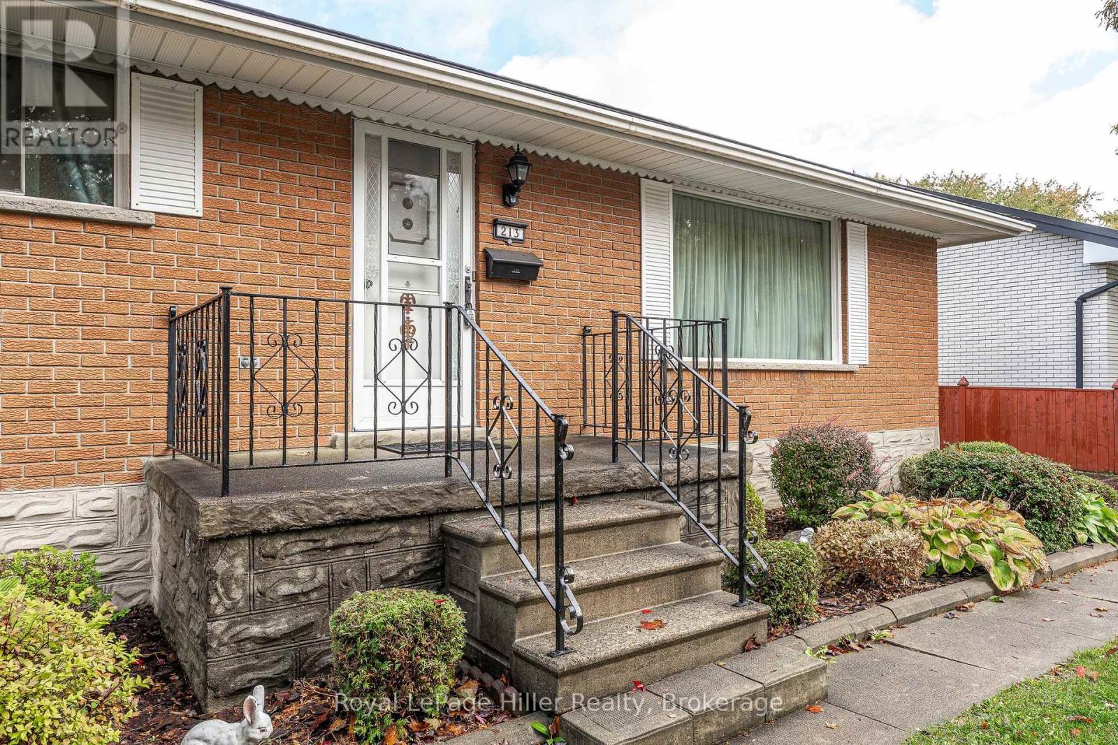213 HOME STREET