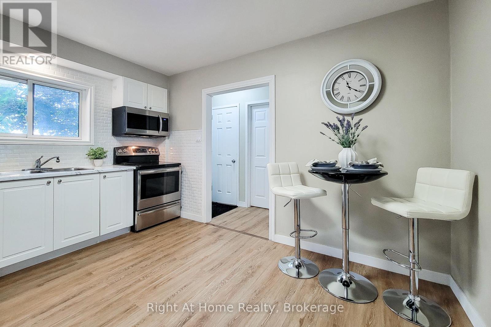 8 GLENBURN COURT
