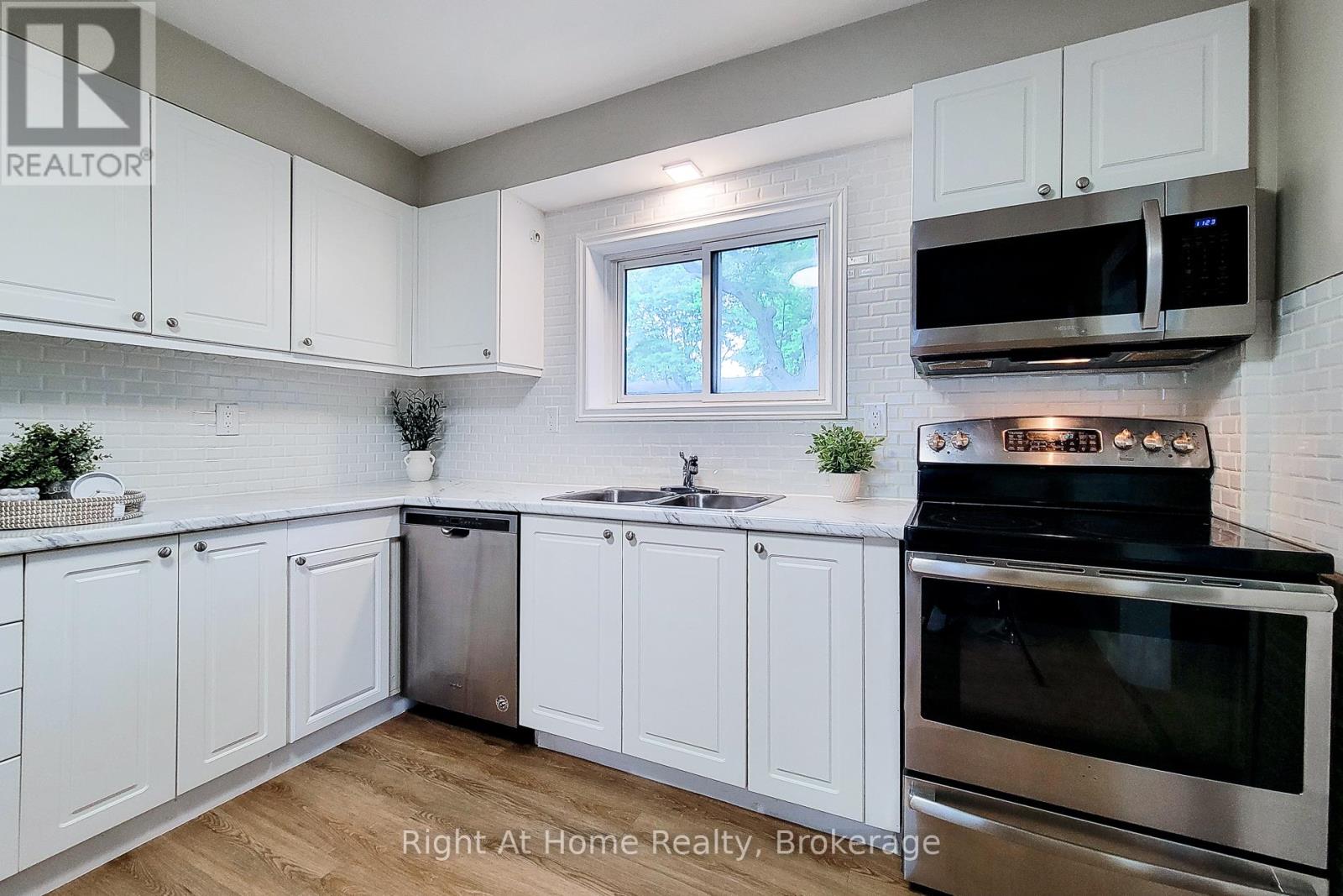 8 GLENBURN COURT
