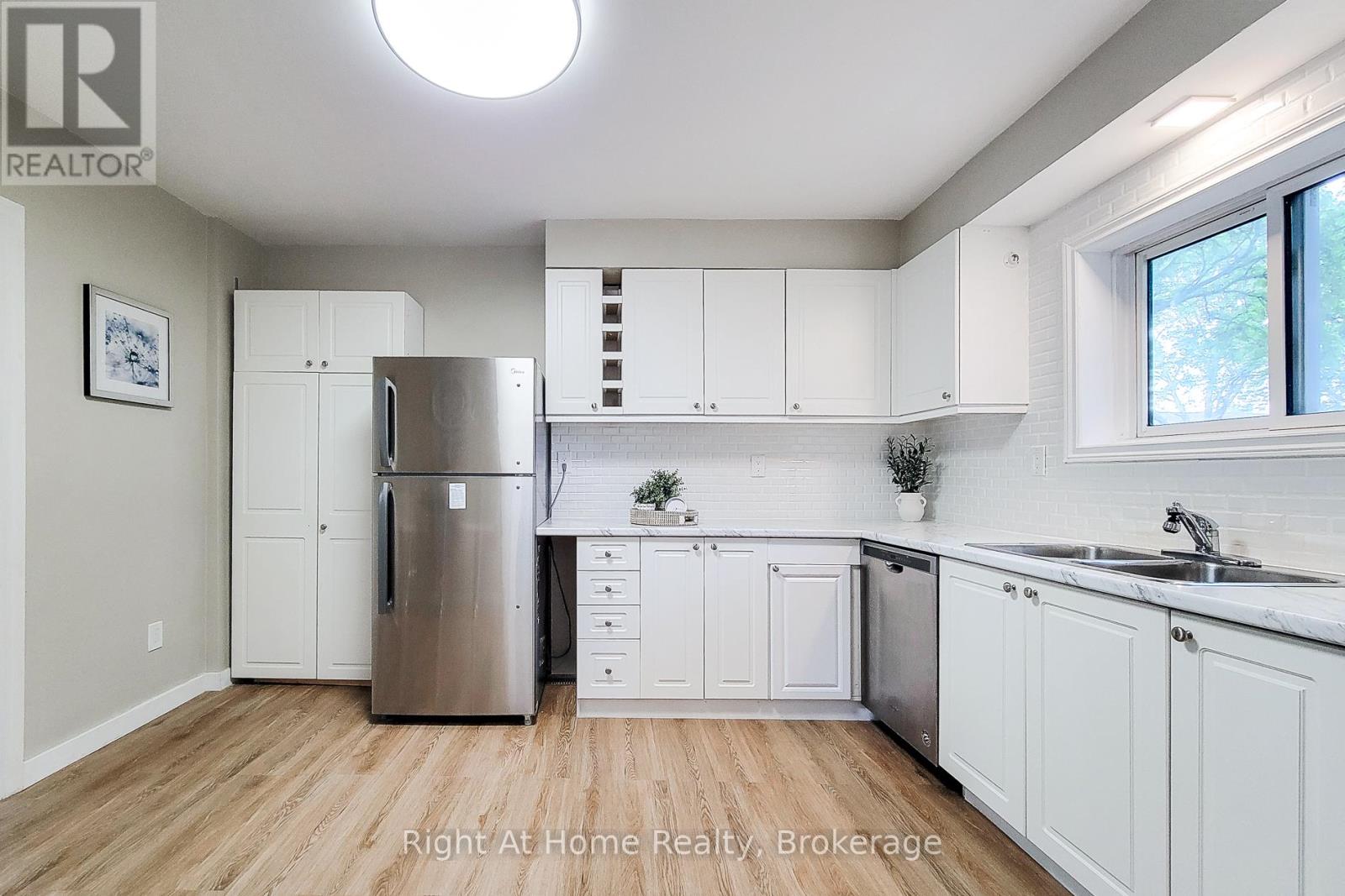 8 GLENBURN COURT