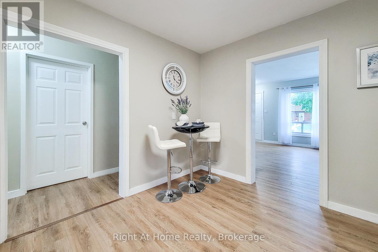 8 GLENBURN COURT