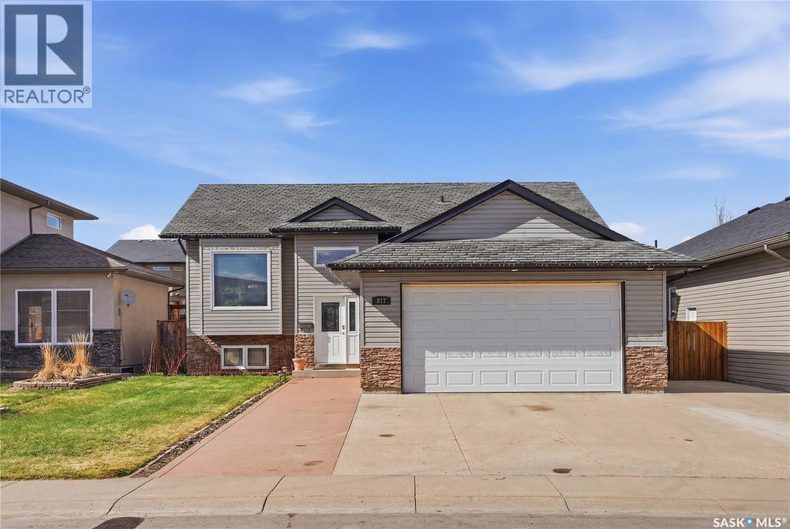 817 Columbia WAY