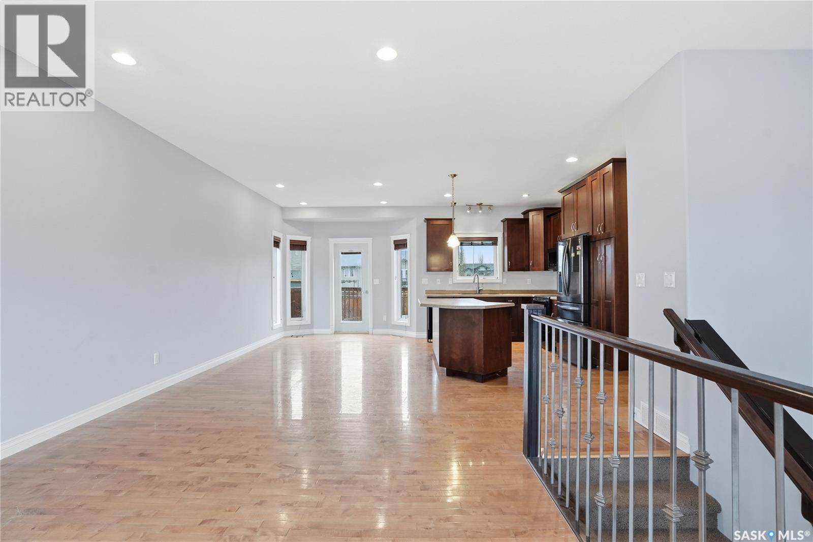 817 Columbia WAY