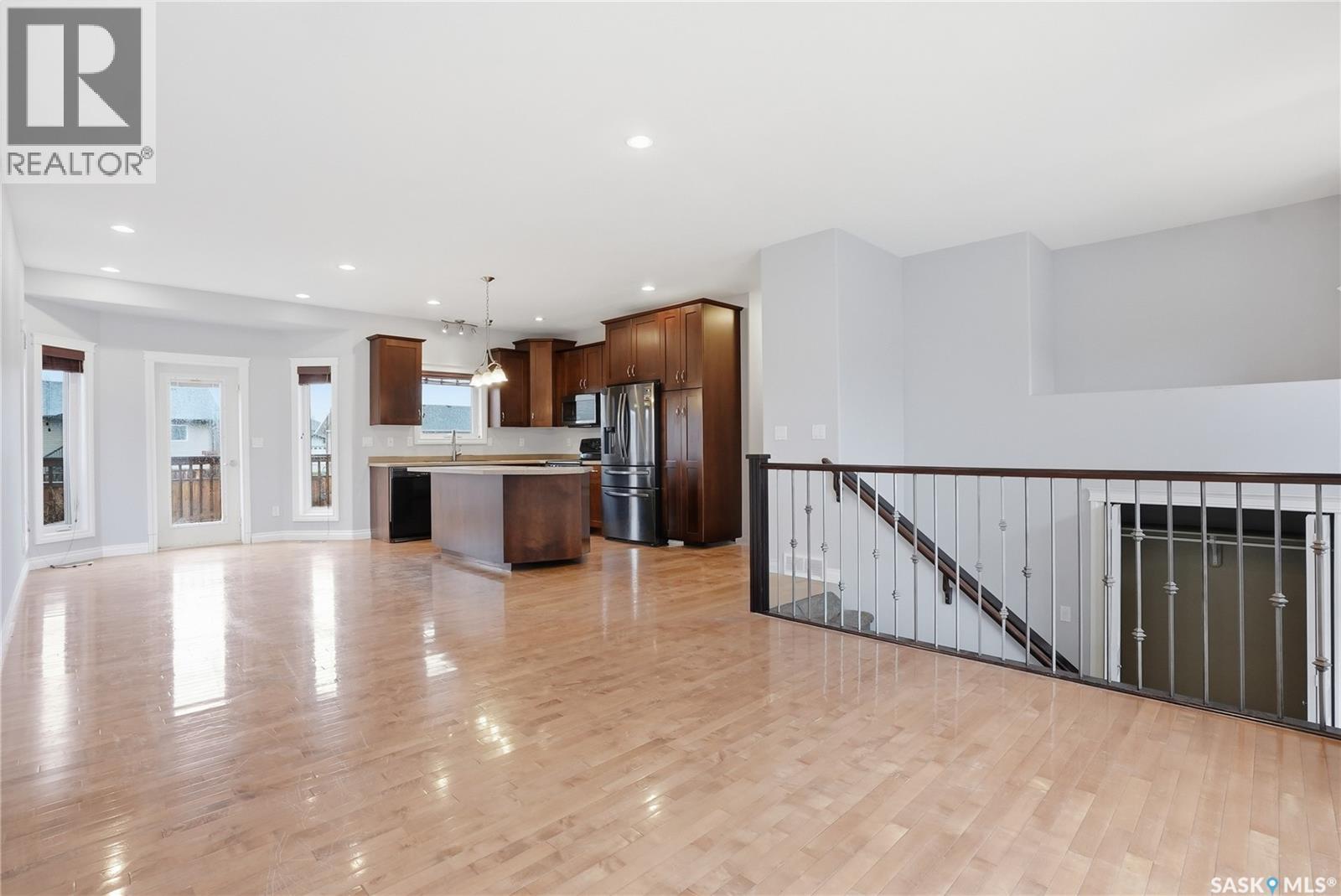 817 Columbia WAY