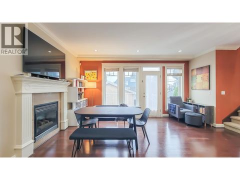 203 E 18TH STREET North Vancouver BC V7L2X7