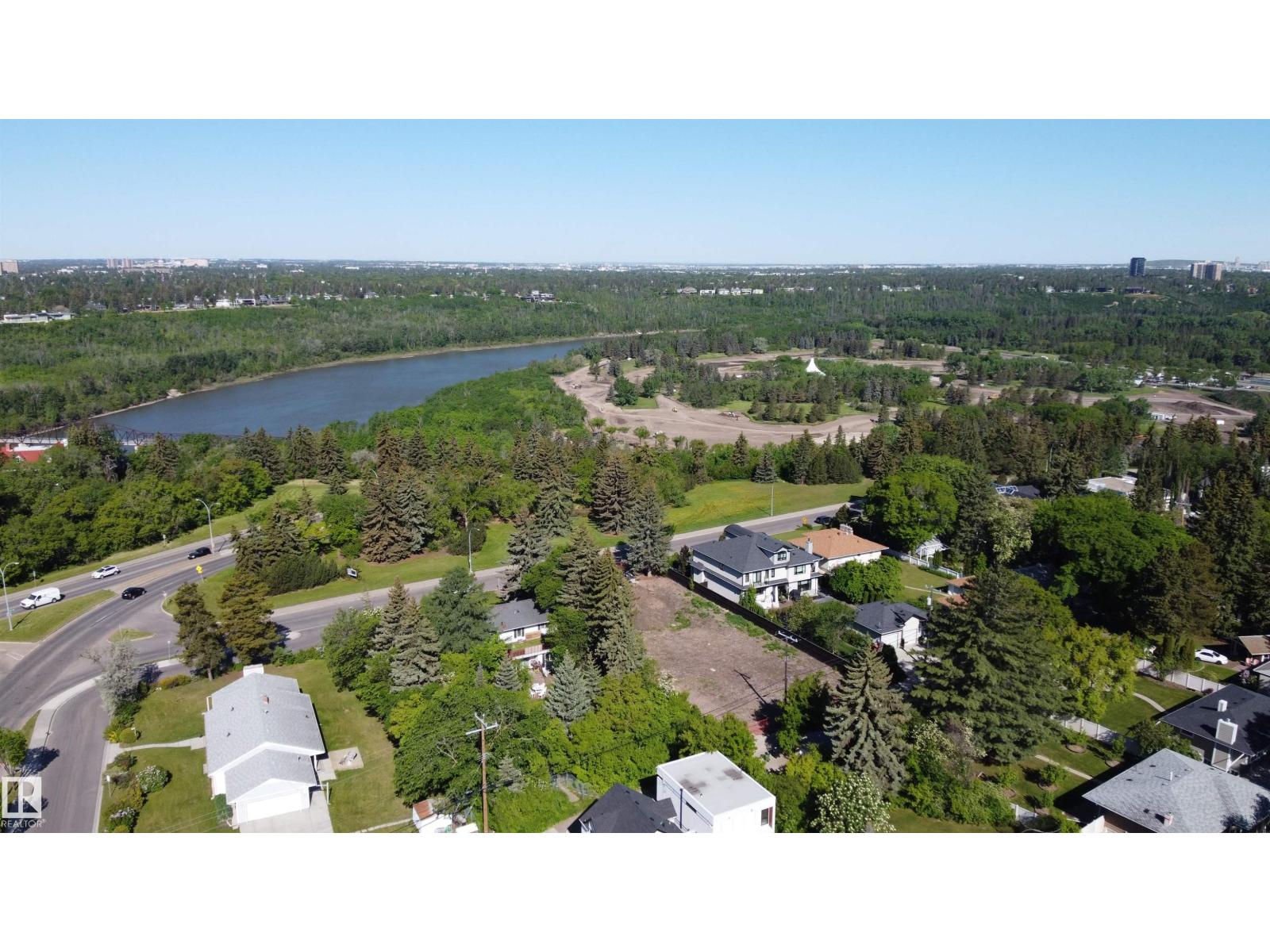 8715 SASKATCHEWAN DR NW