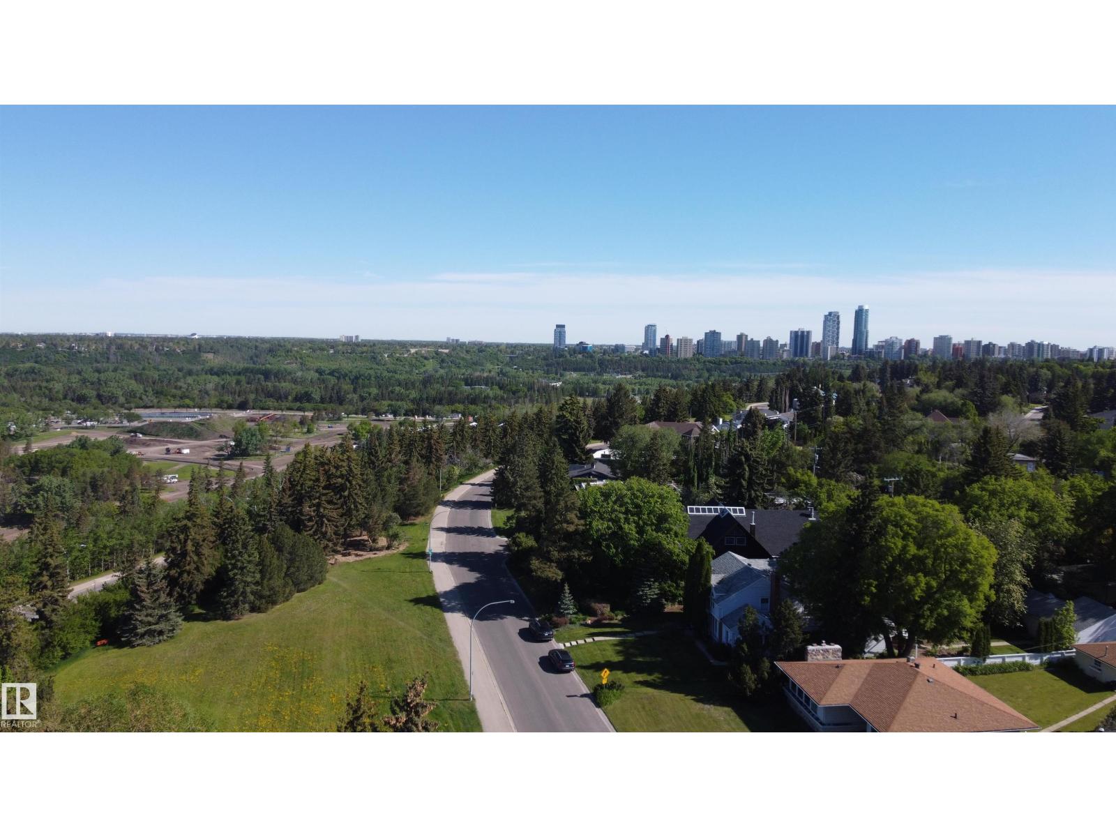 8715 SASKATCHEWAN DR NW