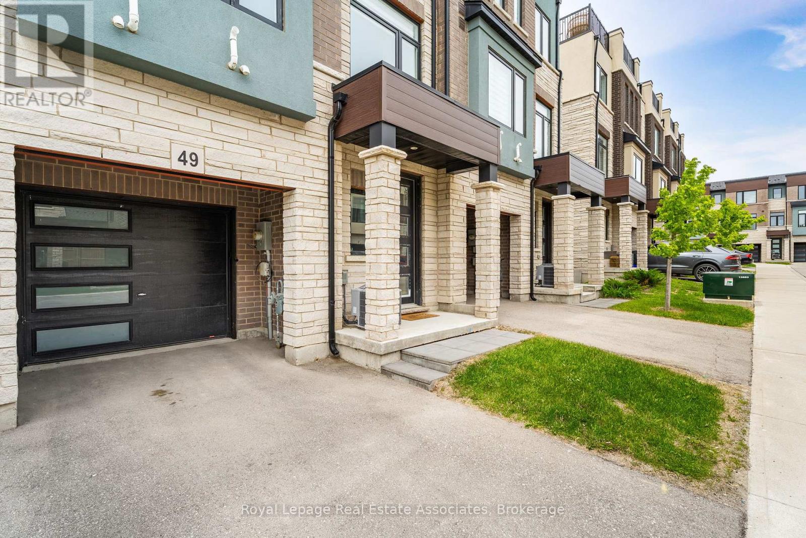 49 - 314 EQUESTRIAN WAY