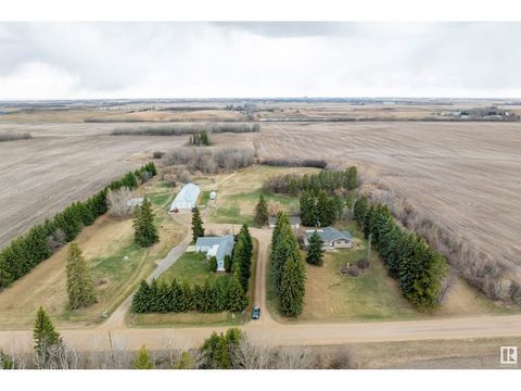 55518 & 55516 RGE ROAD 250 Rural Sturgeon County AB T8R1P4