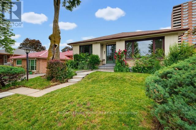 41 STRATHAVON DRIVE